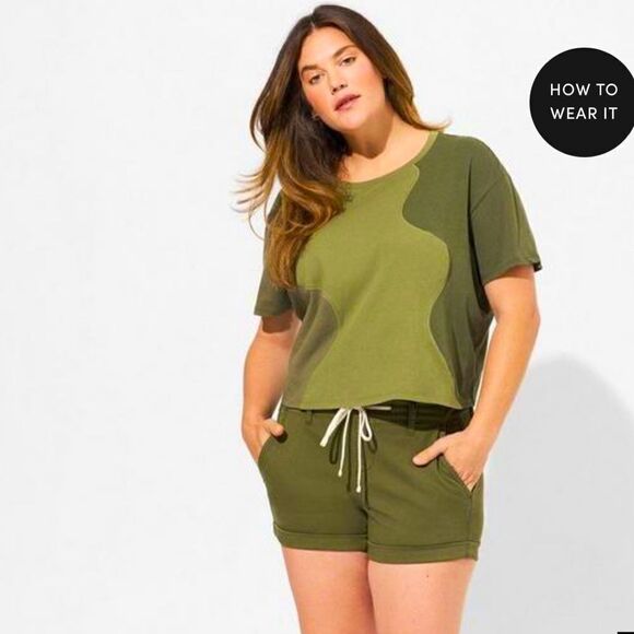 Torrid Vintage Cotton Jersey Crew Neck
Wavy Seam Relaxed Crop Tee - Picture 1 of 6